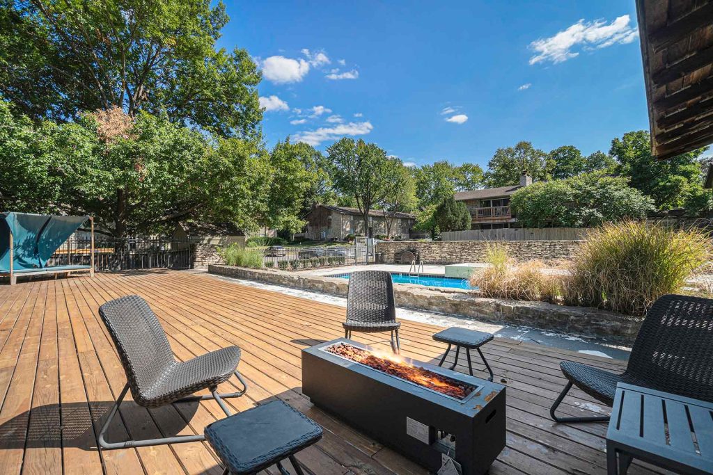 Corinth valley pool area in Corinth Communities, Kansas City.