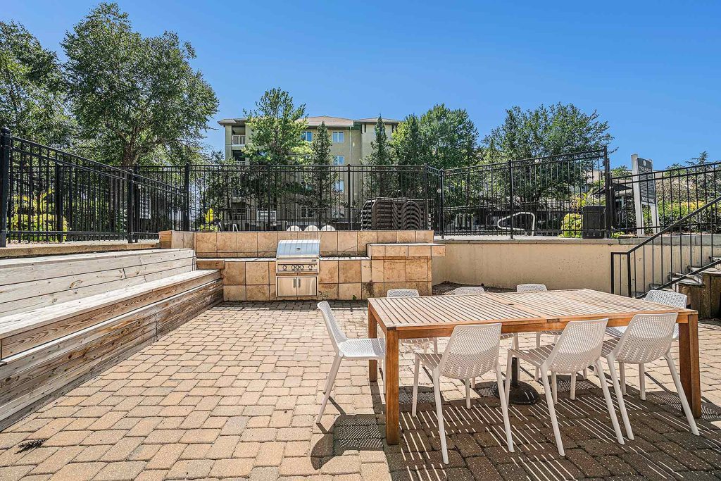 Corinth paddock outdoor dining area