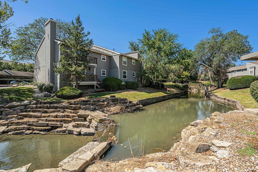 Corinth paddock outdoor area